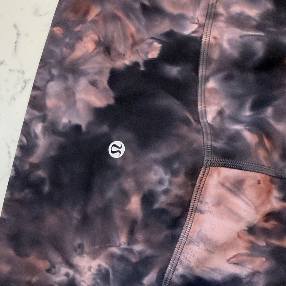 lululemon athletica Tie-Dye Leggings - Black and Brown - Picture 3 of 4